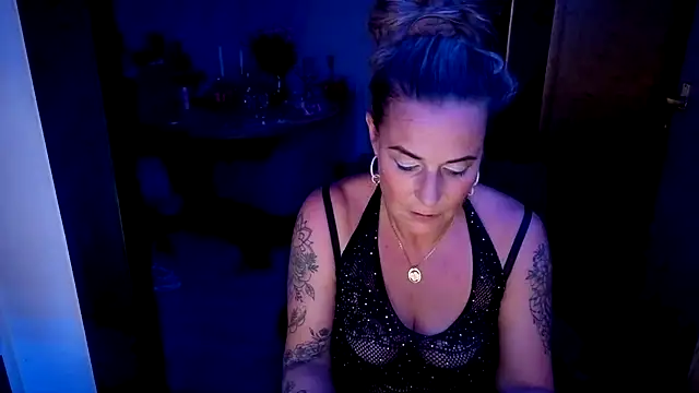 MissLukt - oil on tits show