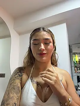 Ariannaa_1 - Panties down + 2 min with my toy 🍑💦