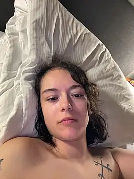 DominanteBeauty - Bodylotion auf Boobs