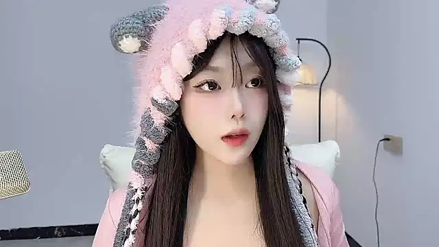 S-daisy - 美的叫女神，帅的叫男神，那我不美也不帅，岂不是神！