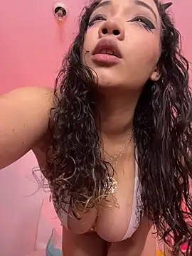 MadelineBenet - show pussy