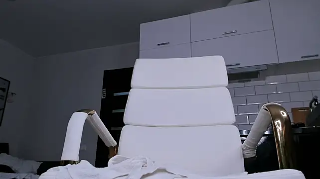 Layla_Lotus - heels stay on — ride my dildo hard