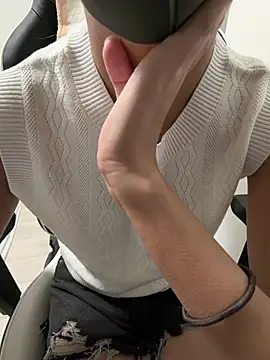 Ai_xxx - 椅子に手ついてバックの姿勢...♡