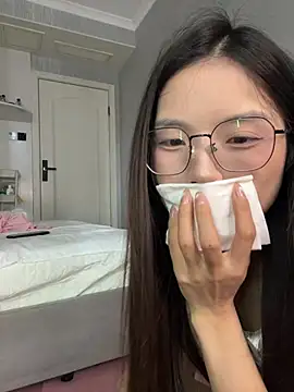 Yue-ai - 反向涂口红，绕过脖子
