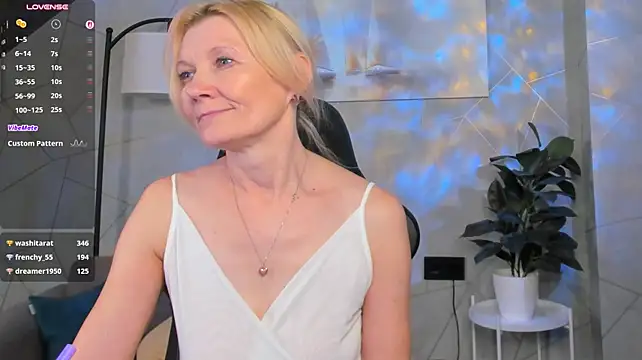 Julie_Lucas - I'll take off my panties teasing you