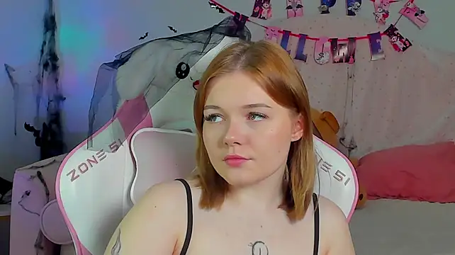ElinaVale - an air kiss