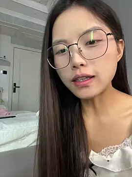 Yue-ai - 反向涂口红，绕过脖子