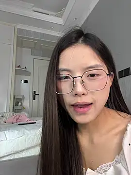 Yue-ai - 反向涂口红，绕过脖子