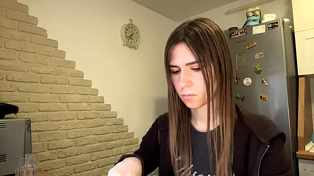 ZaraGuyette - touch shoulder