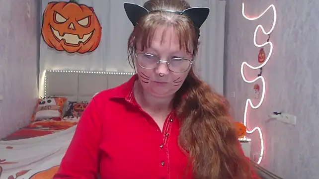 VanessaHotts - I’ll put on sexy stockings for you.