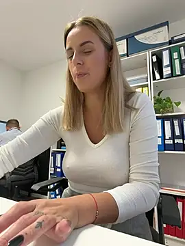 Hii_Lolla - Orgasm at work + Lt Video