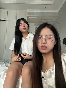 Yue-ai - 反向涂口红，绕过脖子