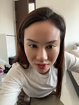 Yioyio-666 - 仿真精液摸胸诱惑2分钟