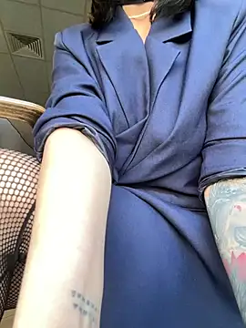 RoxySantaMonica - Spank butt hard until it turns red🥵