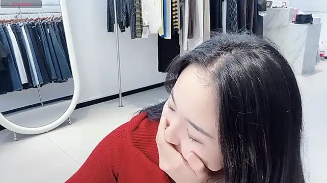 Veronica_L - 脱上衣