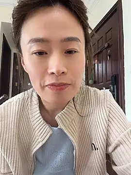 Saozi666 - 完成可选：挤奶水、口交黑鸡吧、小粉插入M腿、开双插票、骑乘视角、口叼内裤