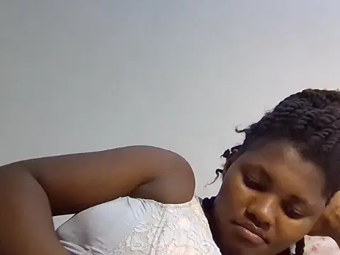 Smallprettygal - show pussy