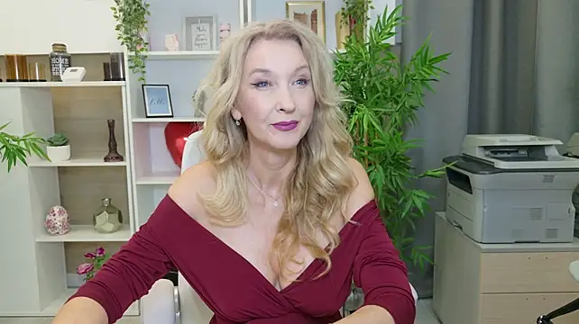 LadyLeea - play with dildo between my boobs