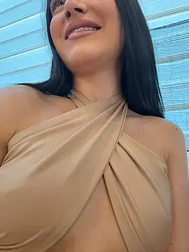 AliceSchuster - Tease my nipples vibe my clit💦