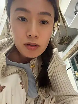 Saozi666 - 完成可选：挤奶水、口交黑鸡吧、小粉插入M腿、开双插票、骑乘视角、口叼内裤