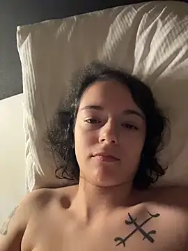 DominanteBeauty - Bodylotion auf Boobs