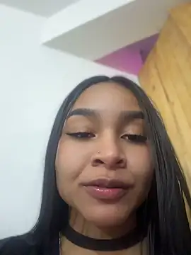 Lynda_Bonnie - Kiss with your friend🫦