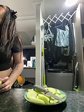 Yovng___Lau - fingers my pussy in your face