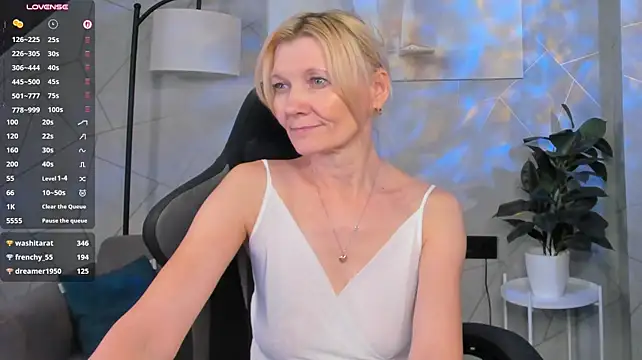 Julie_Lucas - I'll take off my panties teasing you