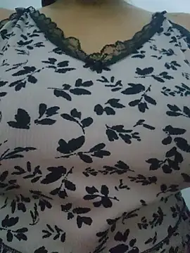 Lunix18 - Afuera blusa 🙈💋