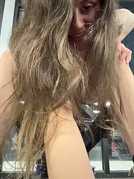 Psilybaby - Risky public gym play squirt show @ goal