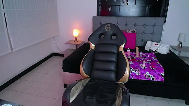 Samantha_petite__