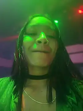 Lynda_Bonnie - Kiss with your friend🫦