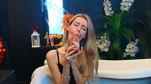 RoxanneJoy - Play with my kitten