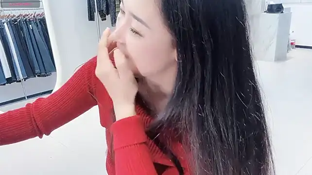 Veronica_L - 脱上衣