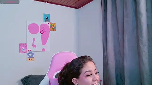 Mxss_Honey - Show boobs + lick and spit them