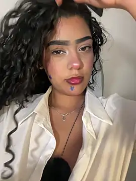 CaroBeach - Fingers pussy until BIG SQUIRT