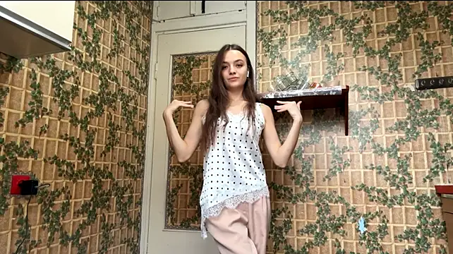 LonaPorche - Lower my pants — Show a basic belly roll