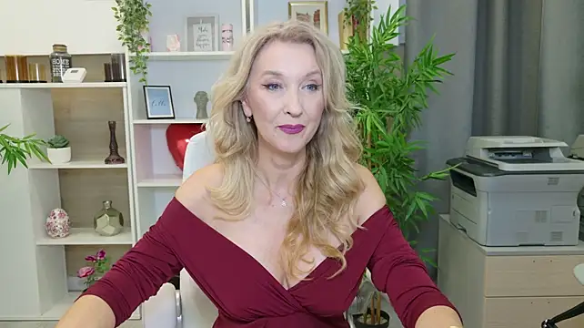 LadyLeea - play with dildo between my boobs
