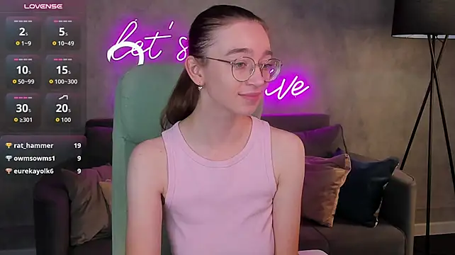 Lucy_Green - play with nipples