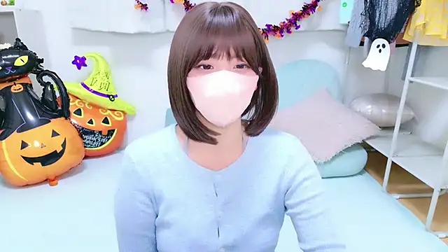 Yuzu_yz - シャツのボタン半分開けて谷間チラ♡
