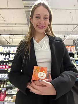 Olivia_Jemison - Lick + suck my nipples in STORE