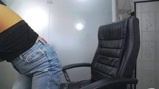 YaraXCox - 🔥Topless tease