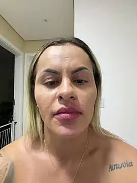 Carolinecbso - Sentando no brinquedinho