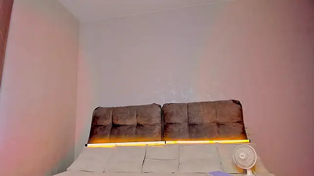 AriellaTesk - ❤️squeeze my naked boobs close to cam❤️