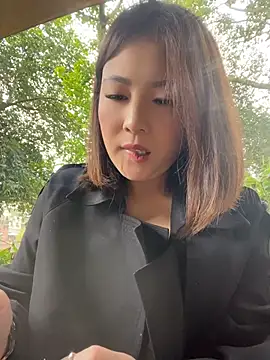 Lola666999 - 户外玩刺激，完成任务手指抽插出水