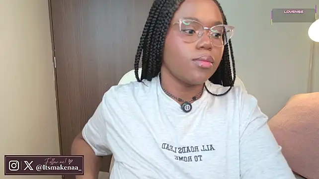 Makenaa_ - Fingering pussy🙊