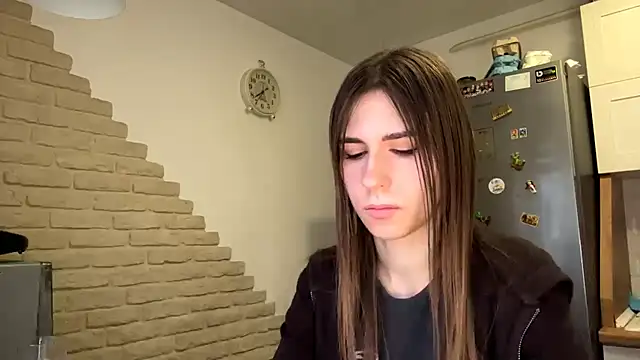 ZaraGuyette - touch shoulder