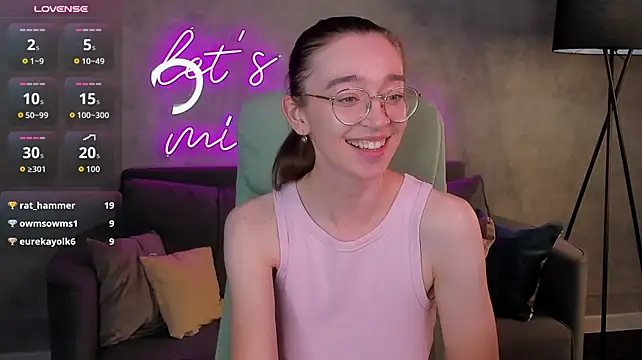 Lucy_Green - play with nipples