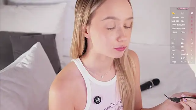 HollisBeckett - Tease you with my boobies