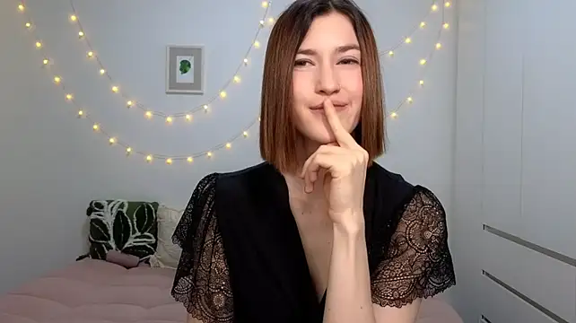 AliciaNewell - hand bra